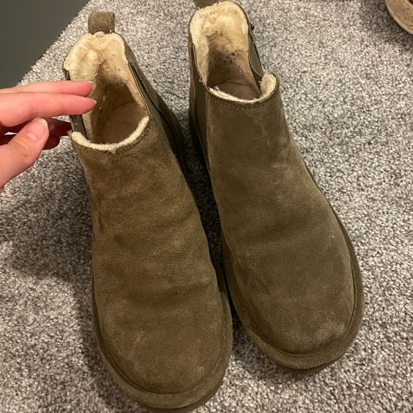 Fuzzy Short Bearpaw boots! (UGG duuuppe!) - Picture 2 of 4